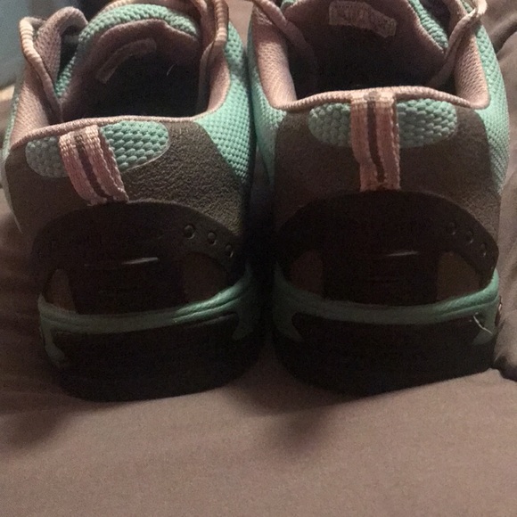 Gently use keen hikers - Picture 3 of 4